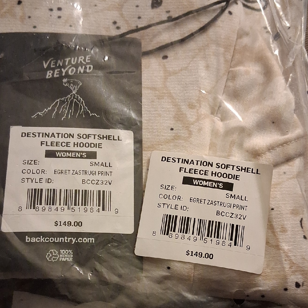 Venture Beyond Women's Egret Zastrugi Print Fleece Hoodie